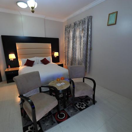 Janadriyah Suites 13 Nadinah Eksteriør bilde
