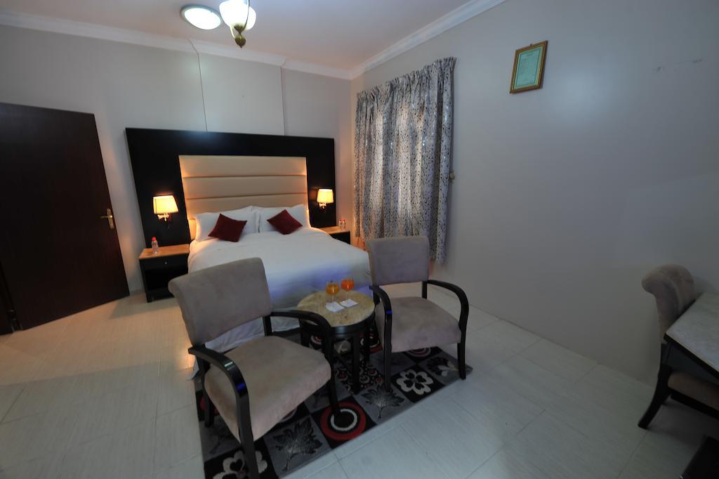 Janadriyah Suites 13 Nadinah Eksteriør bilde