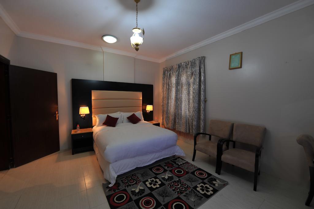 Janadriyah Suites 13 Nadinah Rom bilde